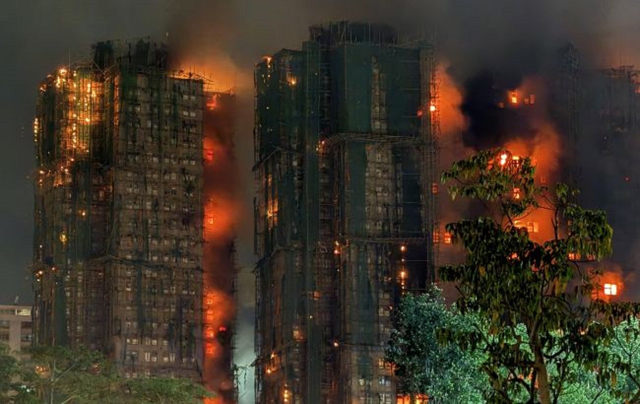 В Гонконзі сталася пожежа: багато людей загинуло та понад 300 зникло безвісти